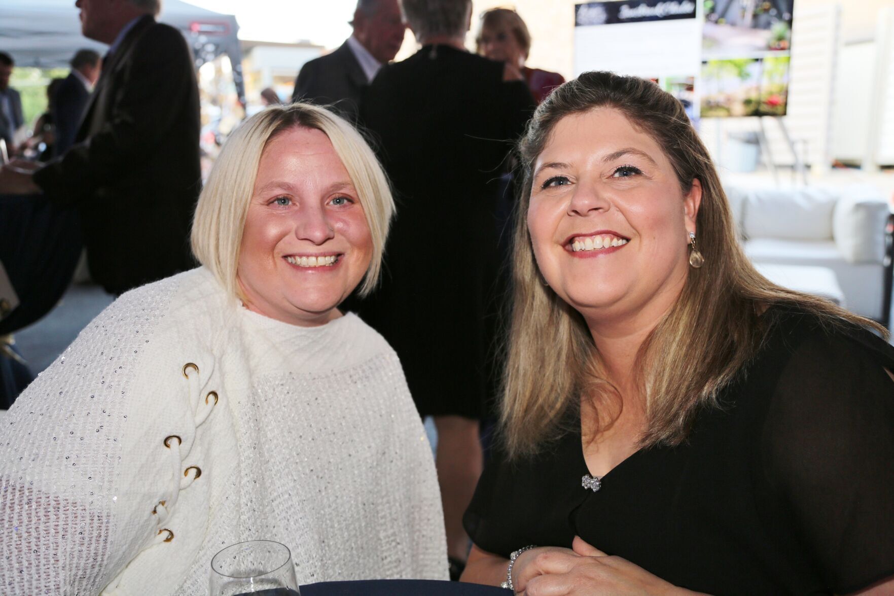 Janice Walker, Liz Robertson